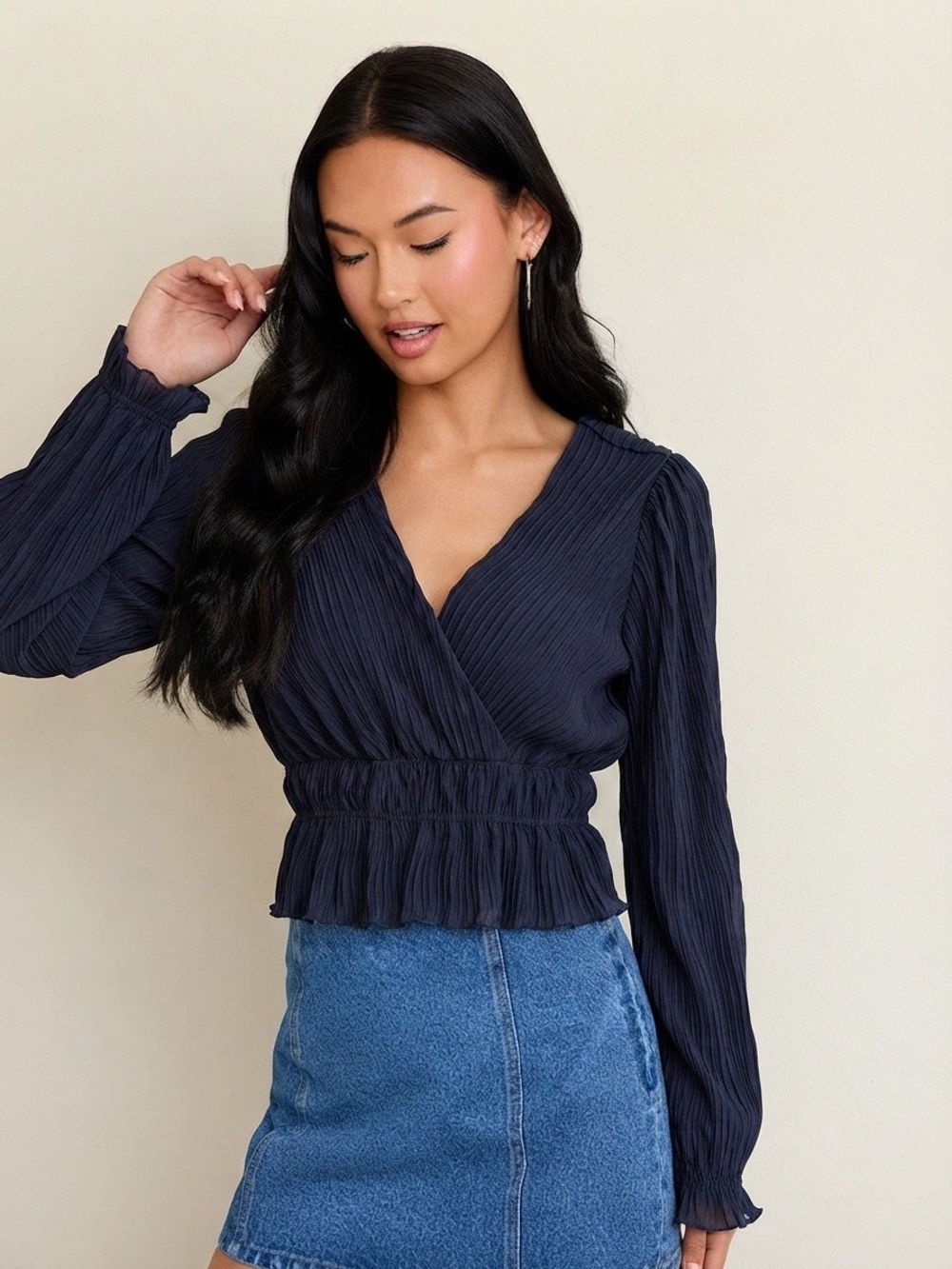 Lelis Navy Blue Crinkle Pleated Blouse Top Size Large V-Neck Long Sleeve Peplum